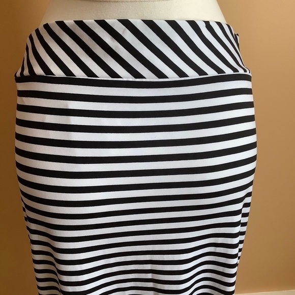 FRANK LYMAN Black/White Striped Maxi Skirt Size 8 - Picture 8 of 13